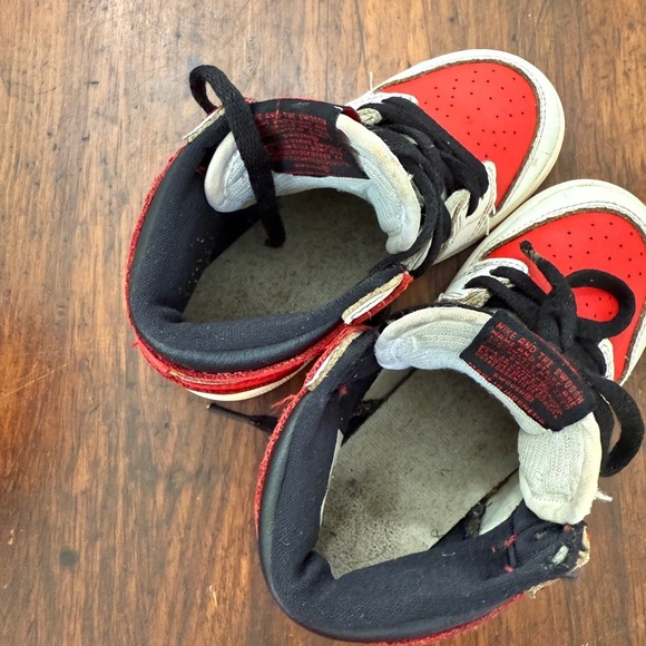 Nike Air Jordan 1 Retro High Heritage Boy's Size 10c Sneakers Red White - Picture 7 of 9